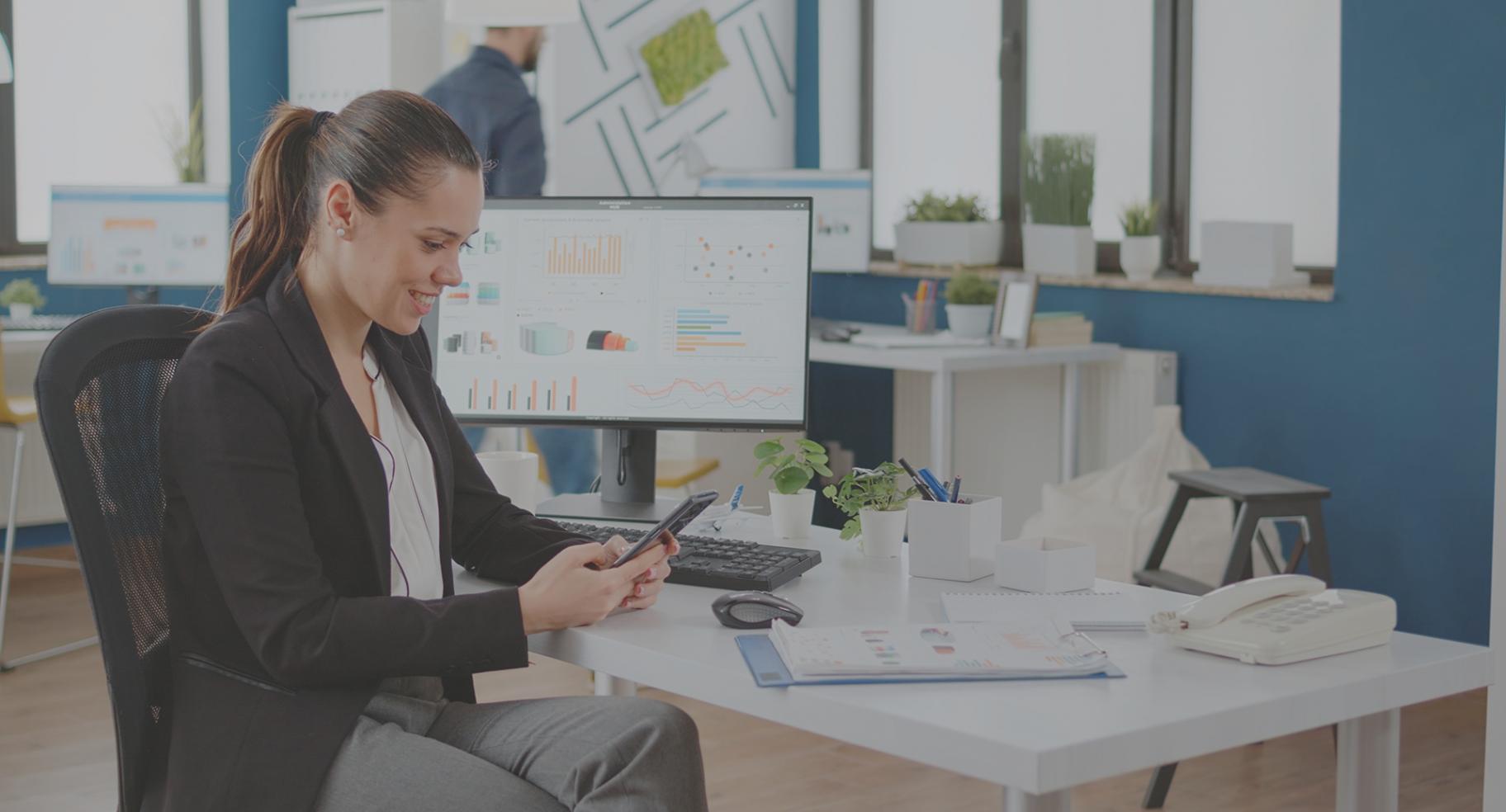 Participant travaillant sur une analyse de budget d'investissement lors d'un séminaire Hluvial
